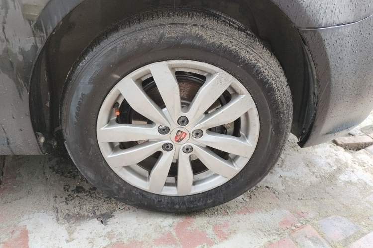 Used Roewe 350 2015 1.5L Manual Luxury Sunroof Edition Right Front Wheel Hub