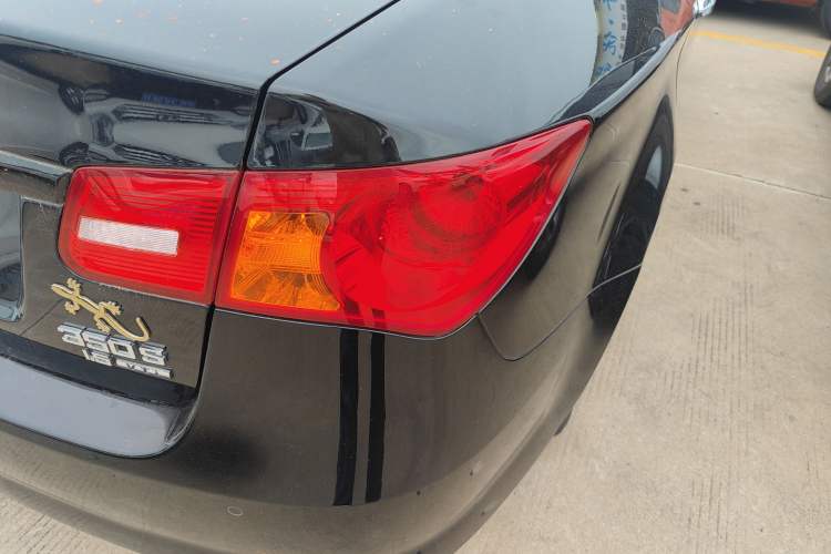 Used Roewe 350 2015 1.5L Manual Luxury Sunroof Edition Right Rear Taillight