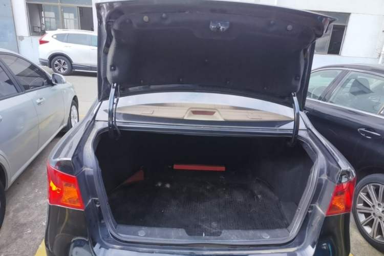 Used Roewe 350 2015 1.5L Manual Luxury Sunroof Edition Trunk