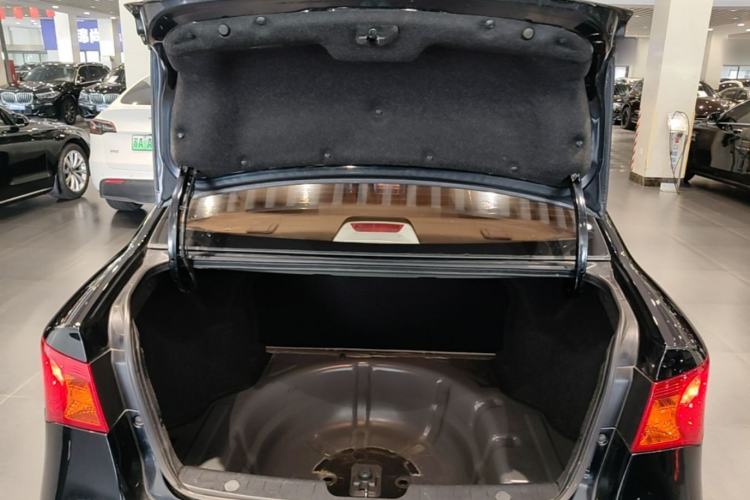 Used Roewe 350 2015 1.5L Automatic Luxury Sunroof Edition Trunk