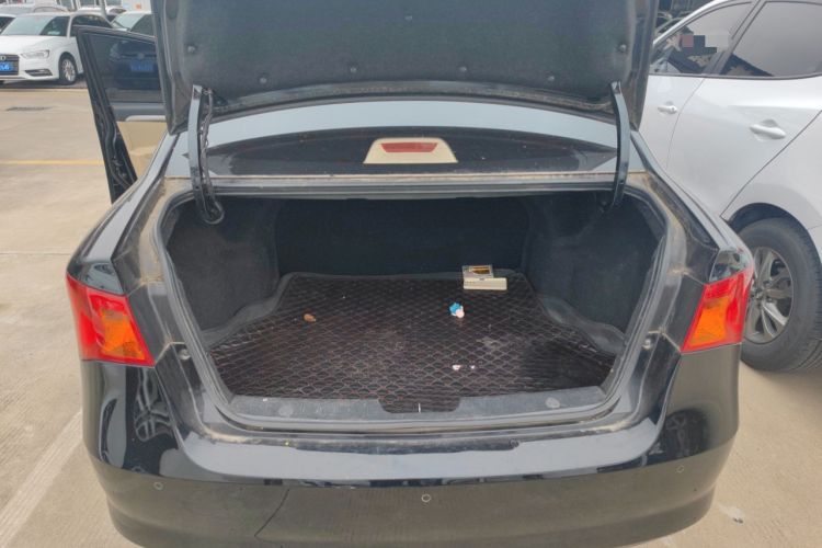 Used Roewe 350 2015 1.5L Manual Luxury Sunroof Edition Trunk