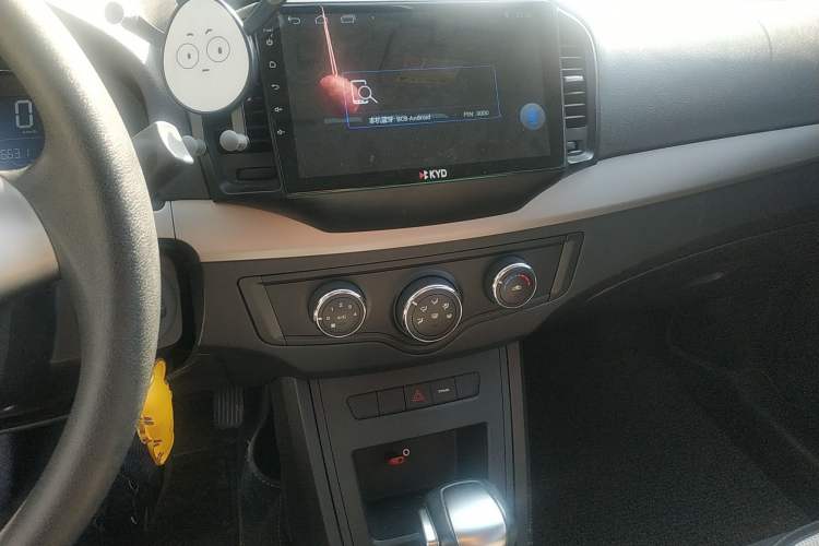 Used Roewe 350 2015 1.5L Automatic Luxury Sunroof Edition Audio And AC Panel