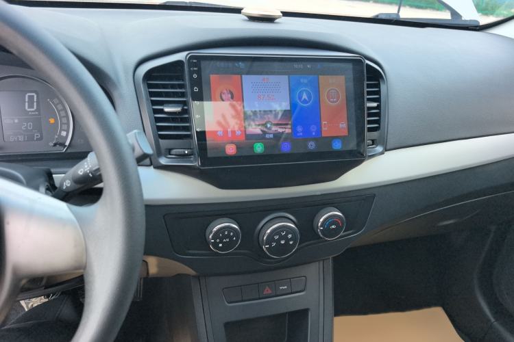 Used Roewe 350 2015 1.5L Automatic Luxury Sunroof Edition Audio And AC Panel