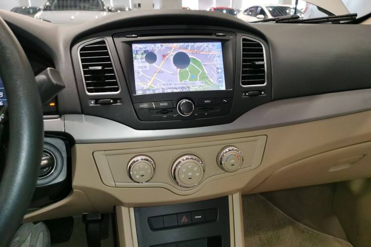 Used Roewe 350 2015 1.5L Automatic Luxury Sunroof Edition Audio And AC Panel
