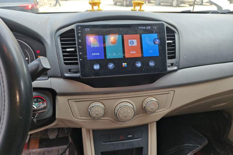 Used Roewe 350 2015 1.5L Manual Luxury Sunroof Edition Audio And AC Panel