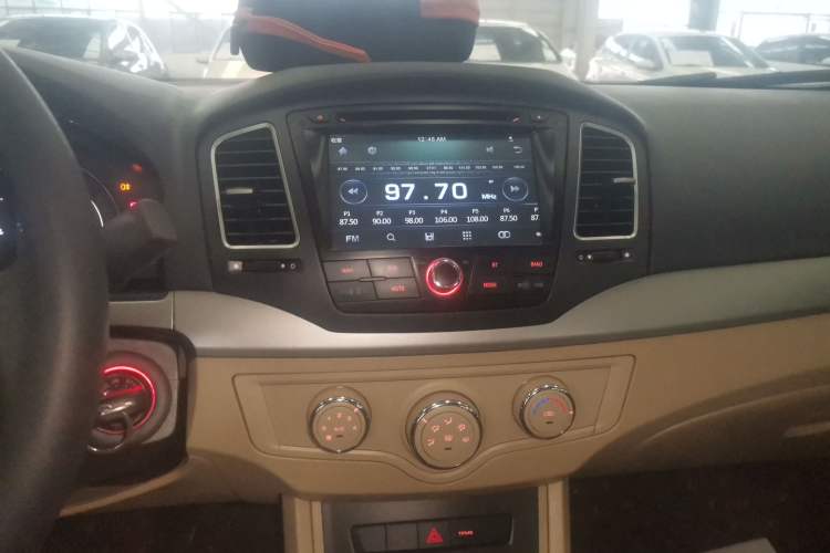 Used Roewe 350 2015 1.5L Manual Luxury Sunroof Edition Audio And AC Panel