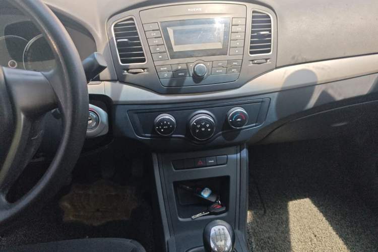 Used Roewe 350 2015 1.5L Manual Luxury Sunroof Edition Audio And AC Panel