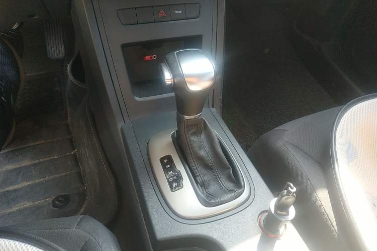 Used Roewe 350 2015 1.5L Automatic Luxury Sunroof Edition Gear Lever