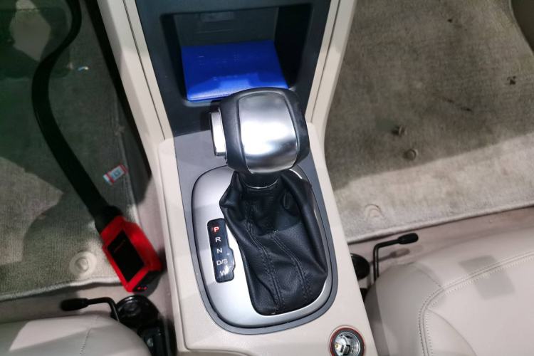 Used Roewe 350 2015 1.5L Automatic Luxury Sunroof Edition Gear Lever