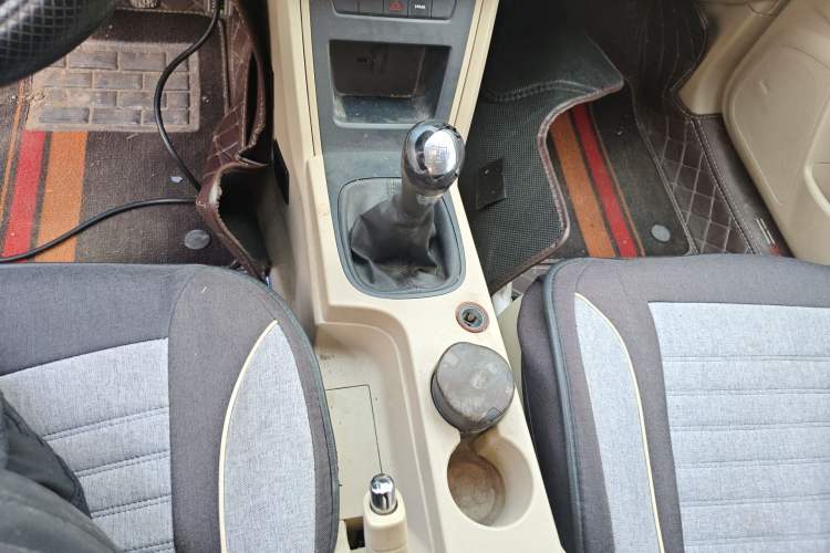 Used Roewe 350 2015 1.5L Manual Luxury Sunroof Edition Gear Lever