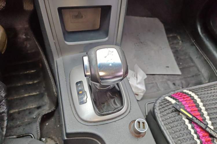 Used Roewe 350 2015 1.5L Automatic Luxury Sunroof Edition Gear Lever