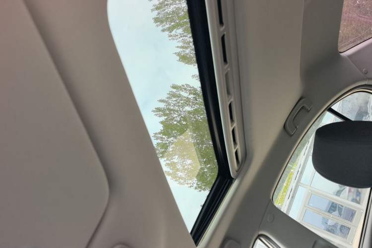 Used Roewe 350 2015 1.5L Automatic Luxury Sunroof Edition Headliner
