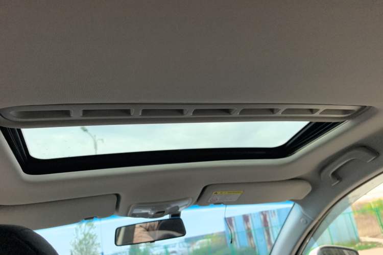 Used Roewe 350 2015 1.5L Automatic Luxury Sunroof Edition Interior 1