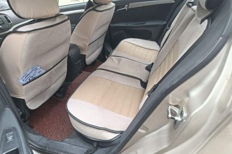 Used Roewe 350 2015 1.5L Manual Luxury Sunroof Edition Interior 4