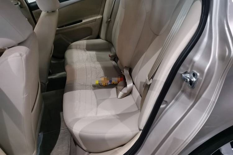 Used Roewe 350 2015 1.5L Automatic Luxury Sunroof Edition Interior 4