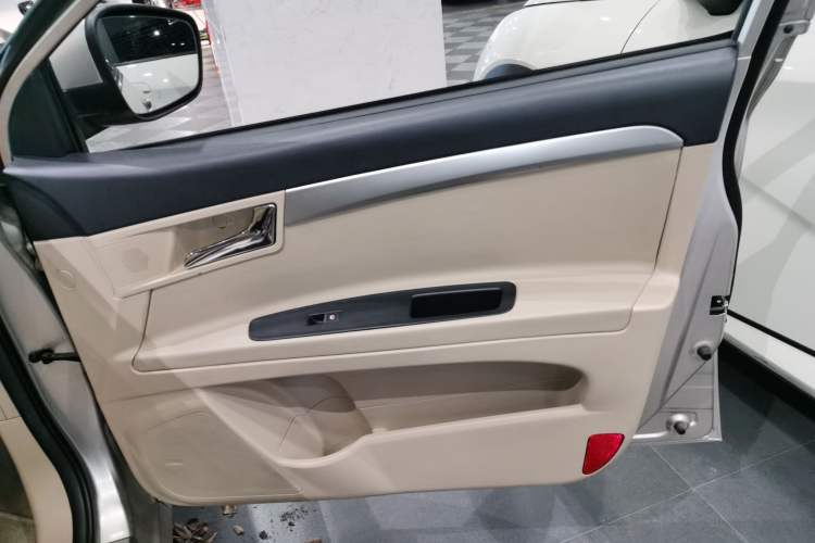 Used Roewe 350 2015 1.5L Automatic Luxury Sunroof Edition Interior 5