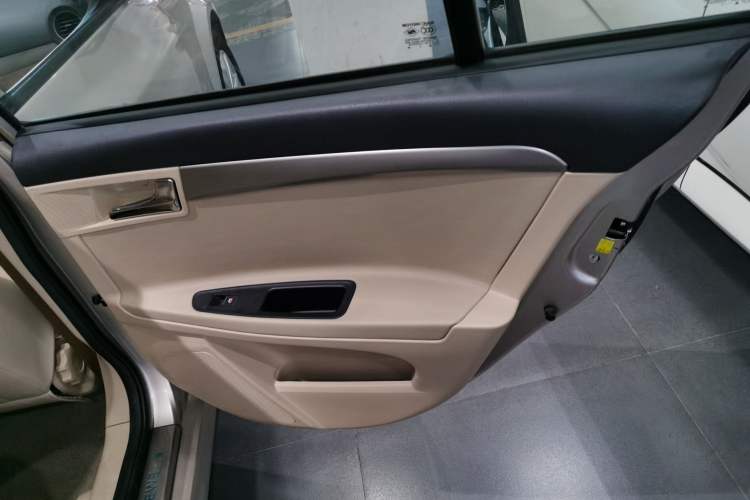 Used Roewe 350 2015 1.5L Automatic Luxury Sunroof Edition Interior 6