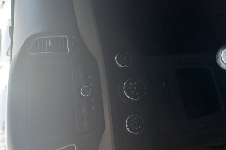 Used Roewe 350 2015 1.5L Manual Luxury Sunroof Edition Interior 6