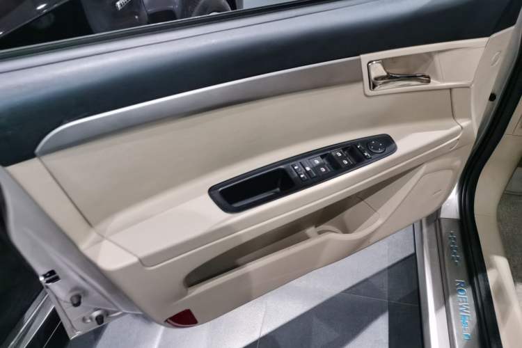 Used Roewe 350 2015 1.5L Automatic Luxury Sunroof Edition Interior 7