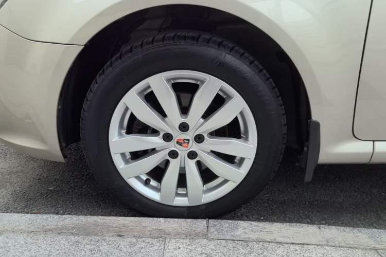 Used Roewe 350 2015 1.5L Automatic Luxury Sunroof Edition Left Front Wheel Hub
