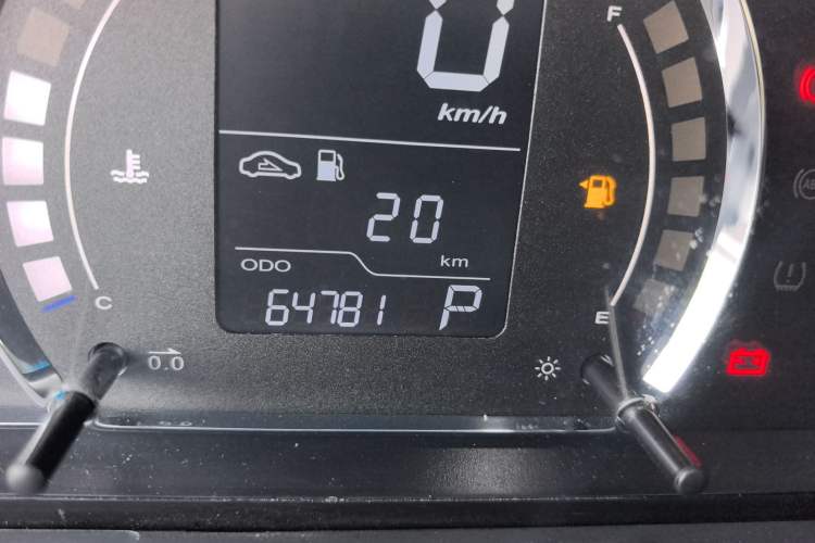 Used Roewe 350 2015 1.5L Automatic Luxury Sunroof Edition Odometer Close Up