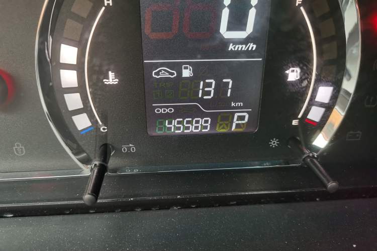Used Roewe 350 2015 1.5L Automatic Luxury Sunroof Edition Odometer Close Up