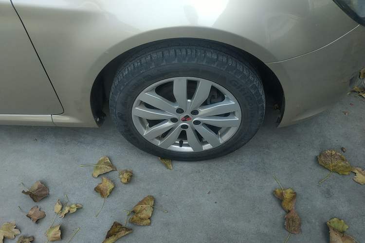 Used Roewe 350 2015 1.5L Automatic Luxury Sunroof Edition Right Front Wheel Hub