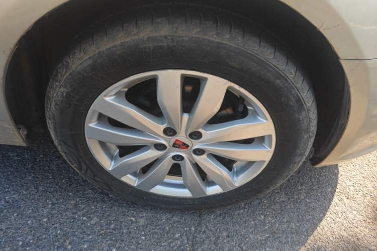 Used Roewe 350 2015 1.5L Manual Luxury Sunroof Edition Right Front Wheel Hub
