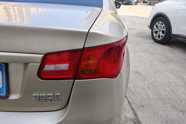 Used Roewe 350 2015 1.5L Manual Luxury Sunroof Edition Right Rear Taillight