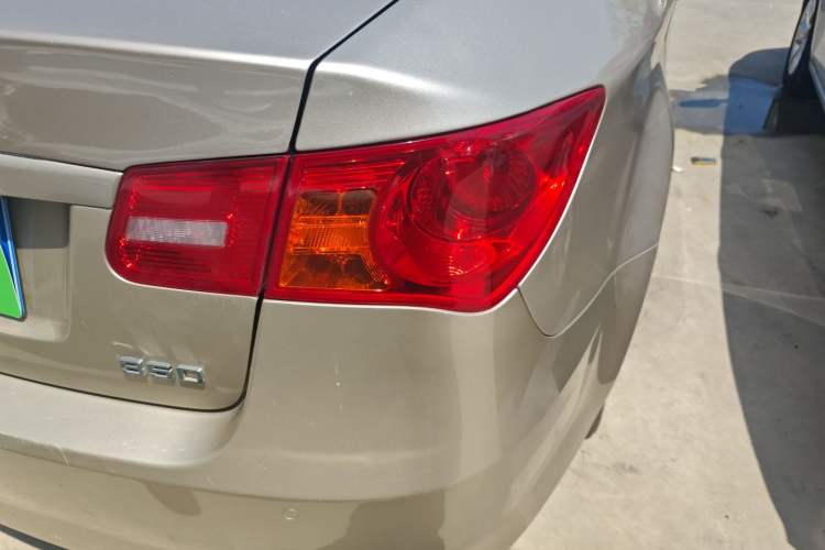 Used Roewe 350 2015 1.5L Manual Luxury Sunroof Edition Right Rear Taillight