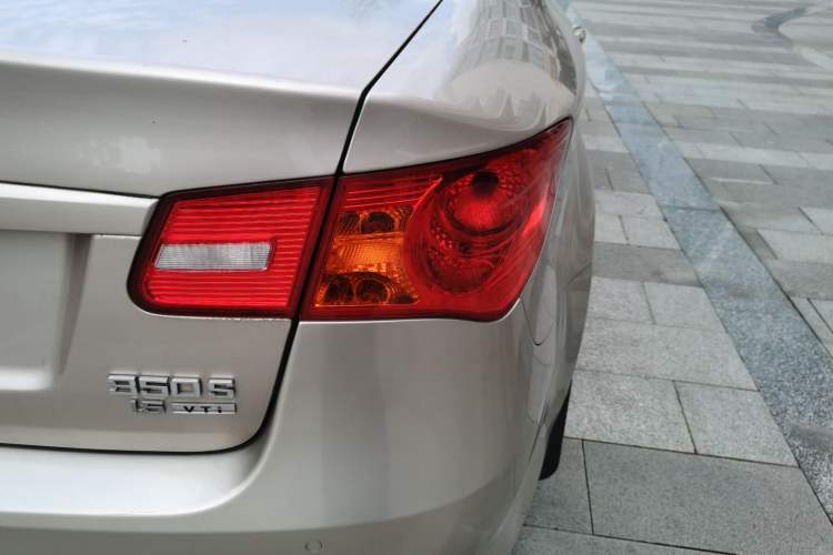 Used Roewe 350 2015 1.5L Automatic Luxury Sunroof Edition Right Rear Taillight