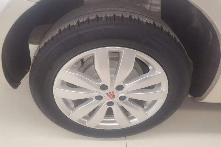 Used Roewe 350 2015 1.5L Manual Luxury Sunroof Edition Right Rear Wheel Hub