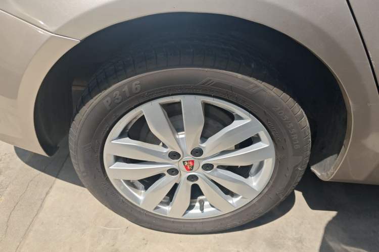 Used Roewe 350 2015 1.5L Manual Luxury Sunroof Edition Right Rear Wheel Hub