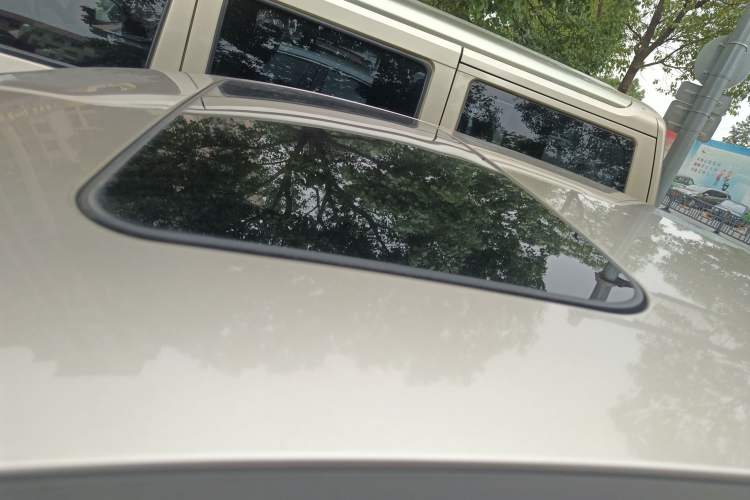 Used Roewe 350 2015 1.5L Manual Luxury Sunroof Edition Roof
