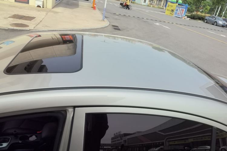 Used Roewe 350 2015 1.5L Automatic Luxury Sunroof Edition Roof