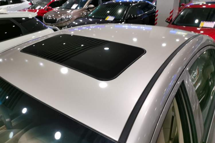 Used Roewe 350 2015 1.5L Automatic Luxury Sunroof Edition Roof