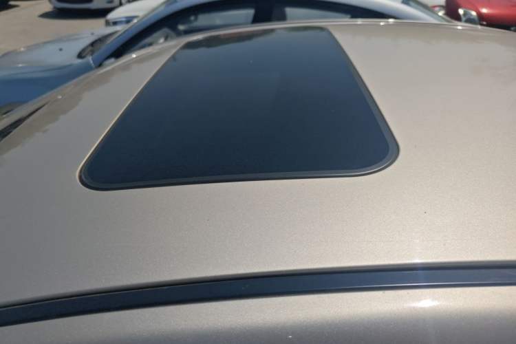 Used Roewe 350 2015 1.5L Manual Luxury Sunroof Edition Roof