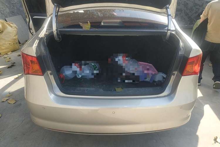 Used Roewe 350 2015 1.5L Automatic Luxury Sunroof Edition Trunk