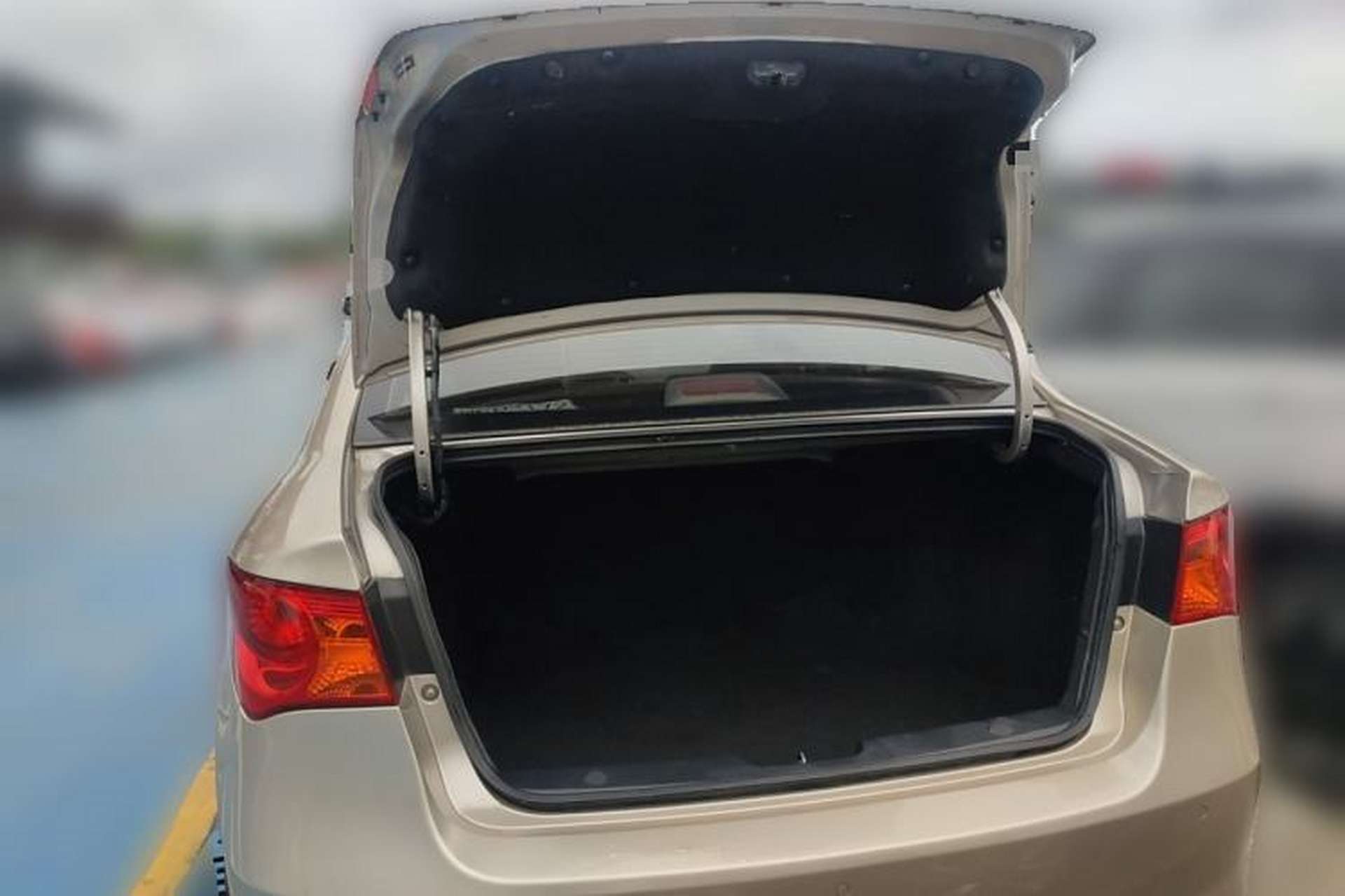 Used Roewe 350 2015 1.5L Automatic Luxury Sunroof Edition Trunk