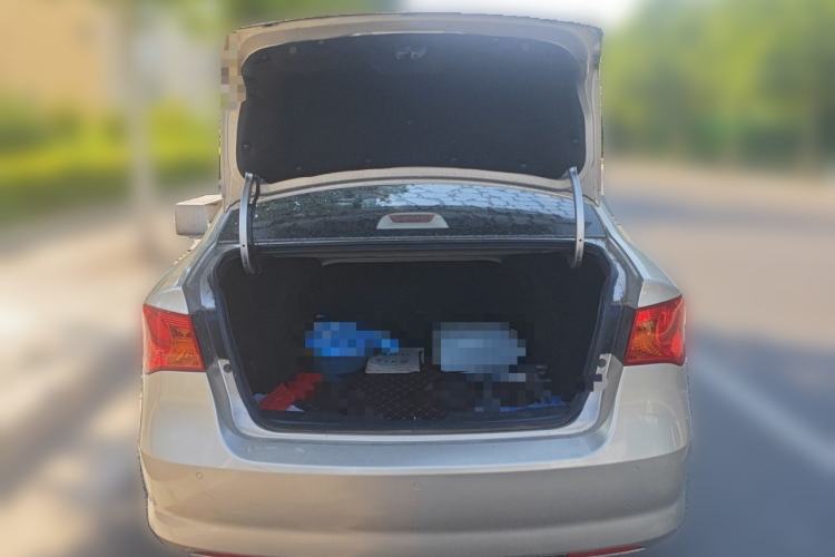 Used Roewe 350 2015 1.5L Manual Luxury Sunroof Edition Trunk