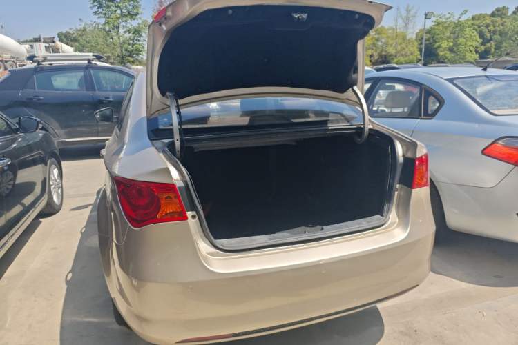 Used Roewe 350 2015 1.5L Manual Luxury Sunroof Edition Trunk