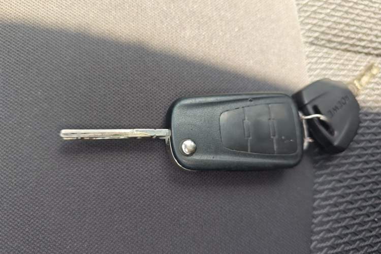 Used Roewe 350 2015 1.5L Manual Luxury Sunroof Edition Vehicle Key