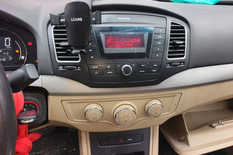 Used Roewe 350 2015 1.5L Automatic Luxury Sunroof Edition Audio And AC Panel