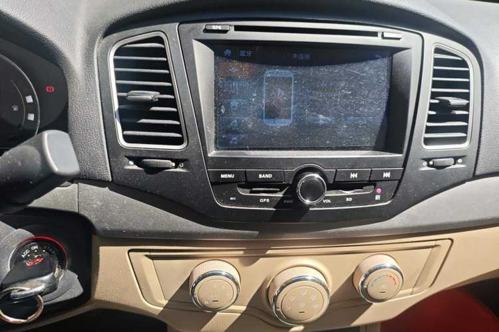 Used Roewe 350 2015 1.5L Manual Luxury Sunroof Edition Audio And AC Panel