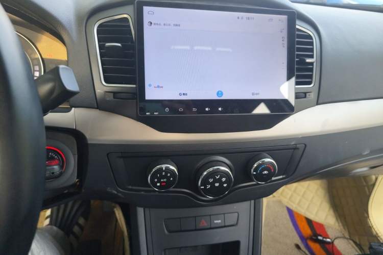 Used Roewe 350 2015 1.5L Manual Luxury Sunroof Edition Audio And AC Panel