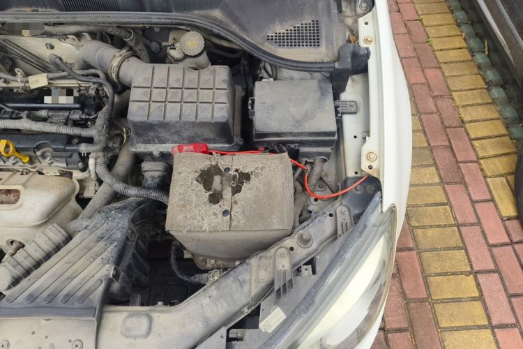 Used Roewe 350 2015 1.5L Manual Luxury Sunroof Edition Engine Bay Left