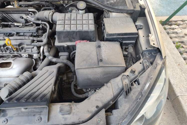 Used Roewe 350 2015 1.5L Manual Luxury Sunroof Edition Engine Bay Left