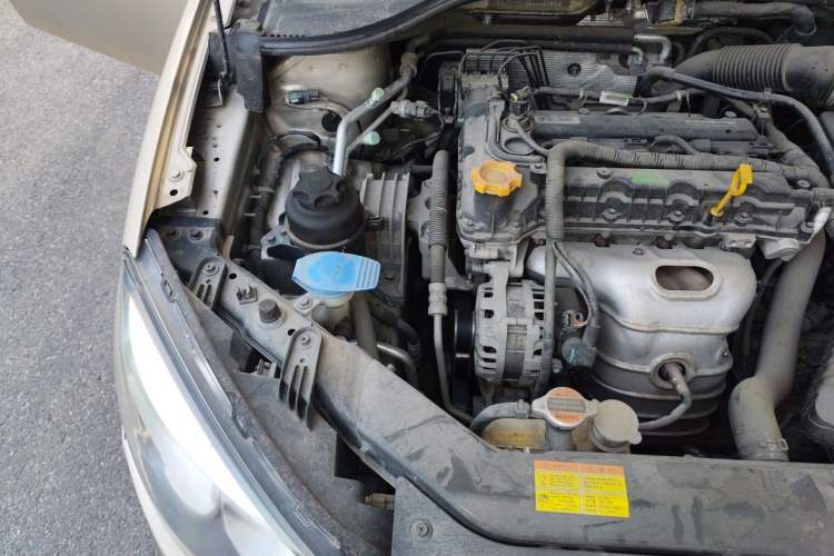 Used Roewe 350 2015 1.5L Manual Luxury Sunroof Edition Engine Bay Right