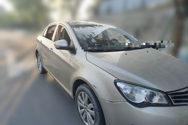 Used Roewe 350 2015 1.5L Manual Luxury Sunroof Edition Front Right 45 Deg