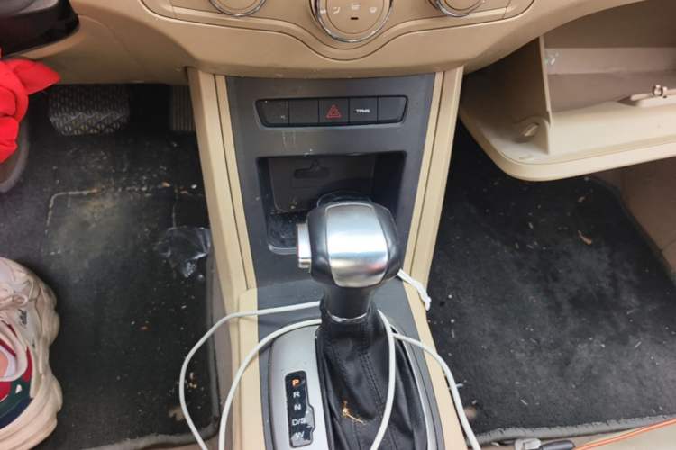Used Roewe 350 2015 1.5L Automatic Luxury Sunroof Edition Gear Lever